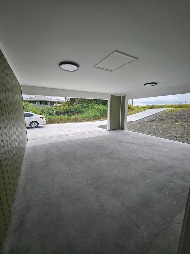 Building Photo - Beautiful NEW 3 Bedroom 2 Bath Home off South Kulani