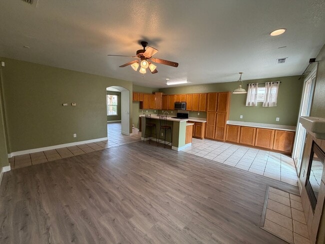 Building Photo - 8660 Banton Cir