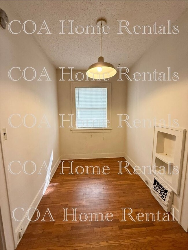 Building Photo - College Hill Duplex