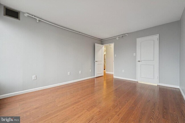 Building Photo - 2001 Hamilton St