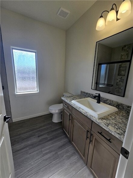 Building Photo - 2561 N Ridge Ave