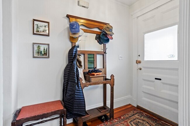 Building Photo - 36 Windsor St