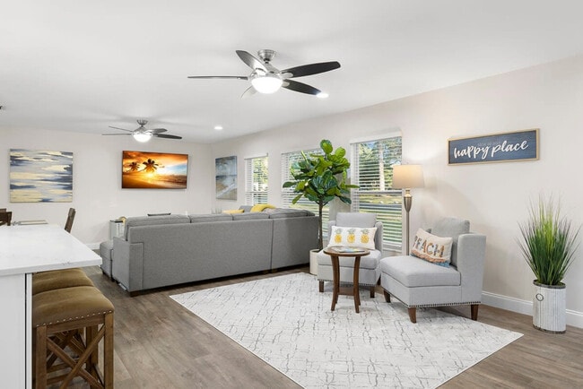 Building Photo - 802 Camelia Dr