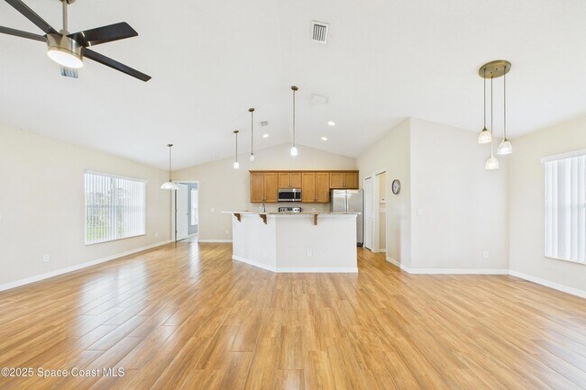 Building Photo - 1936 Gloria Cir