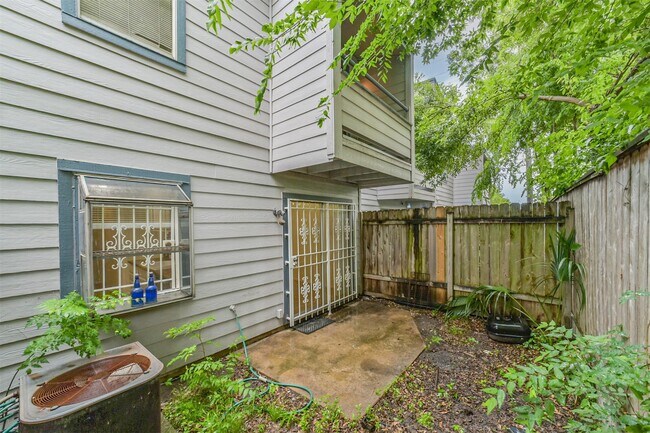 Building Photo - 5917 Fairdale Ln