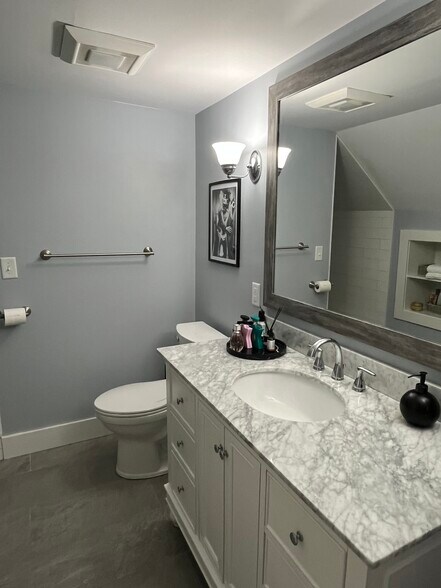 Bathroom - 64 Foreside Rd