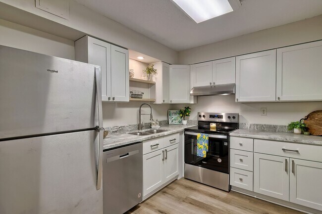 Building Photo - Modern Luxury Condo in Middleborough – Rec...
