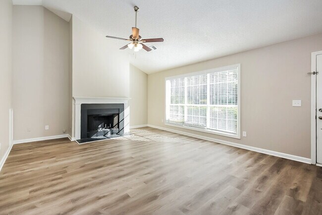 Building Photo - 3035 Wellcrest Dr NW