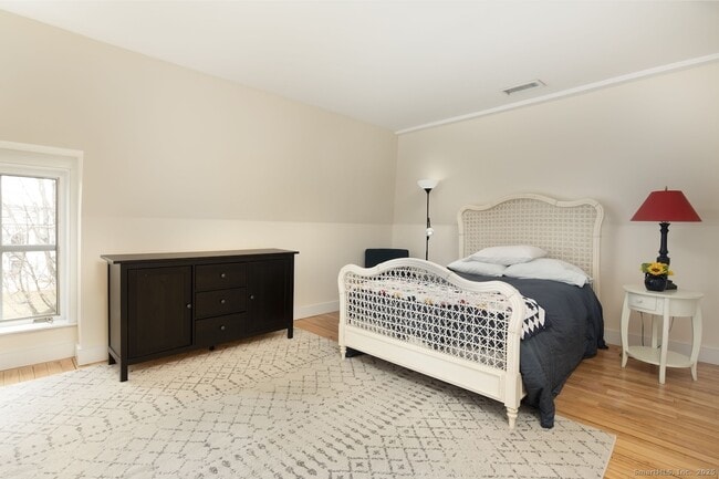 Building Photo - 31 Sharon Rd