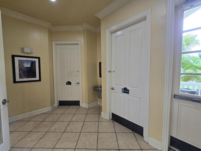 Building Photo - 4207 S Dale Mabry Hwy