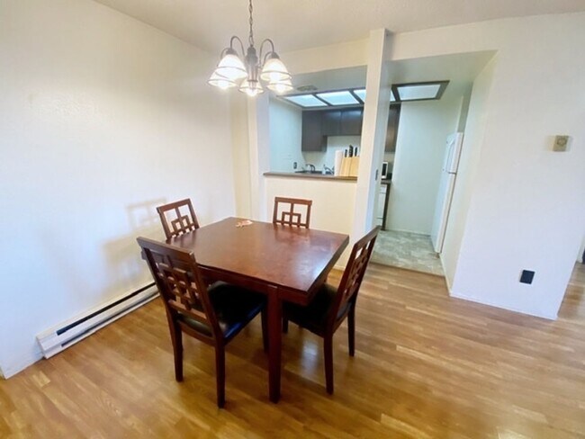Building Photo - 4660 Reka Dr