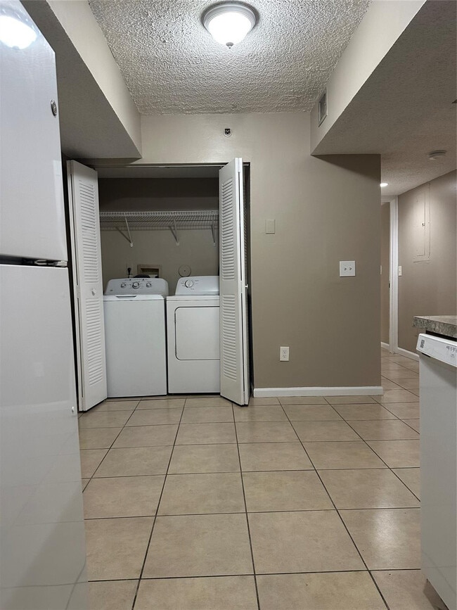 Building Photo - 5590 NW 61st St