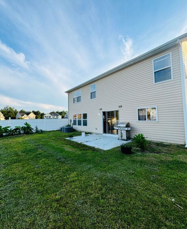 Building Photo - 5BR 2.5BA w/ Fenced Yard • Loft in Raleigh