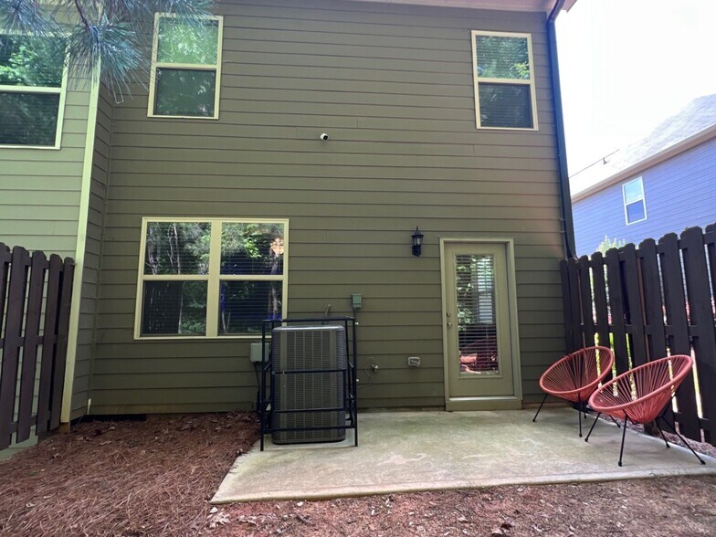 Building Photo - 2816 Ridgeview Dr SW