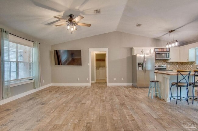 Building Photo - 8262 Pamplona St