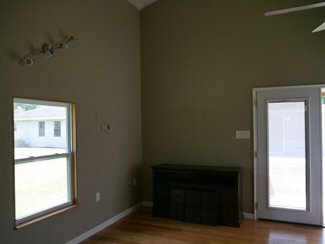 Building Photo - 3634 Becky St