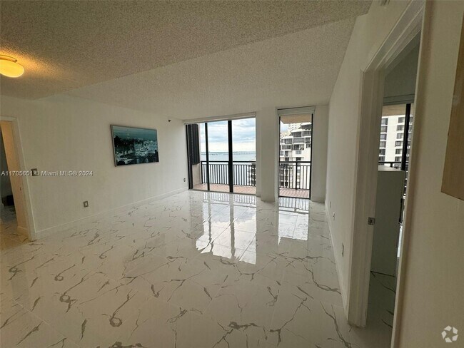 Building Photo - 540 Brickell Key Dr