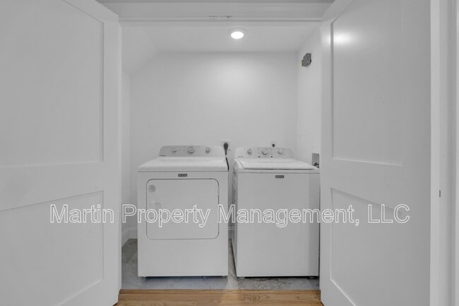 Building Photo - 1 Rockingham Ave