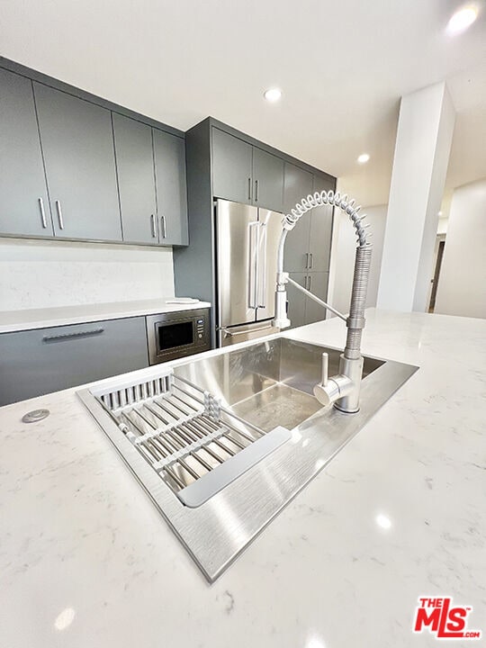 Building Photo - 468 S Roxbury Dr