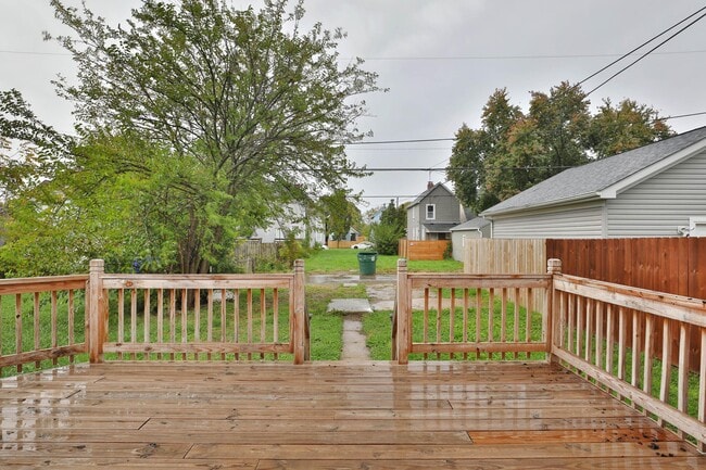 Building Photo - 628 E Whittier St