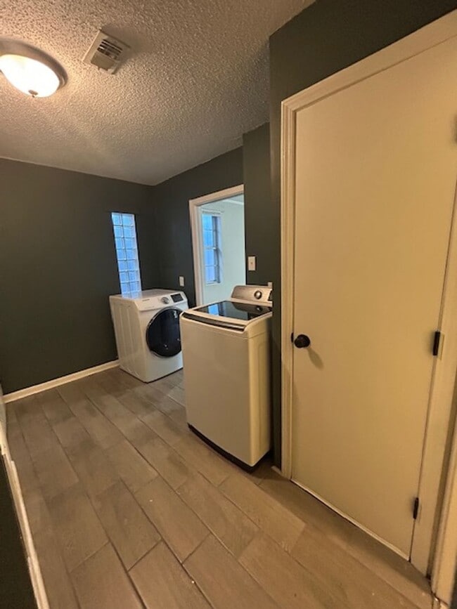 Building Photo - Call Property Manager Tonia Rollins at (50...