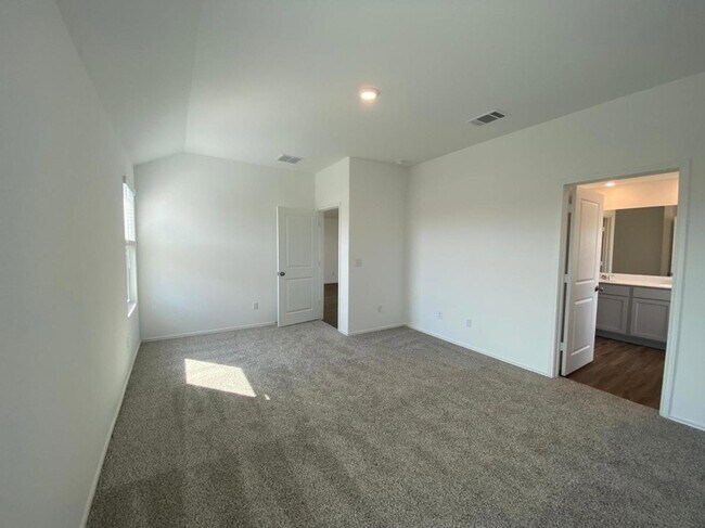 Building Photo - 211 Blue Springs Pass