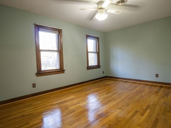 Building Photo - 4266 Roundhill Dr