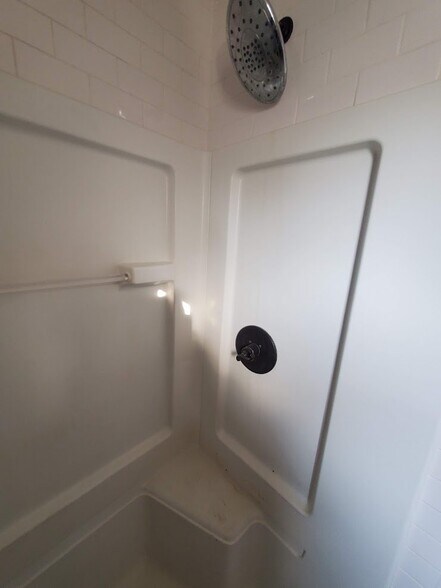 Building Photo - 10 Whalin St