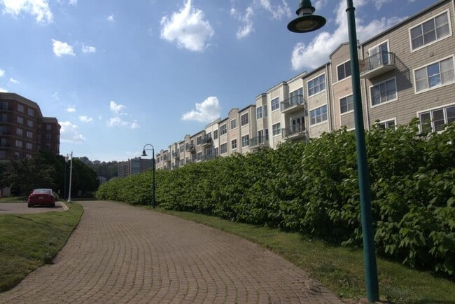 Building Photo - 340 The Promenade