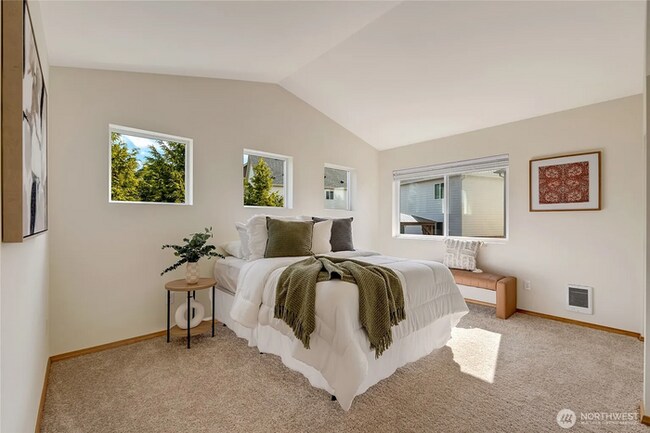 Building Photo - Beautifully Updated 3-Bedroom Townhome with Garage in Prime Lynnwood Location