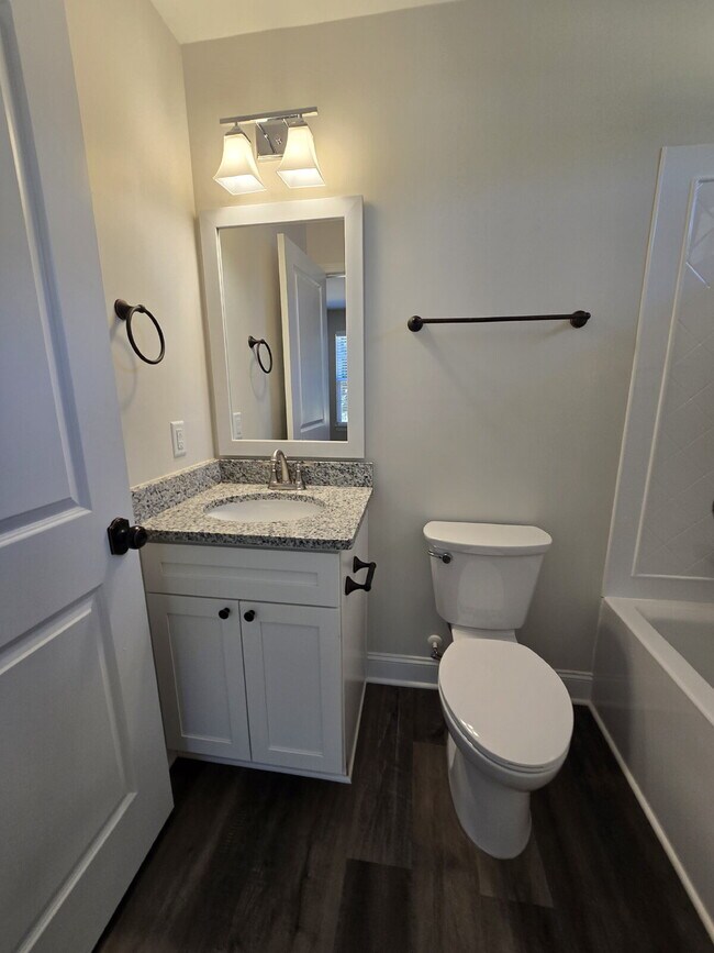 Building Photo - 2 Bedroom Townhomes Near Downtown Mebane for $1495