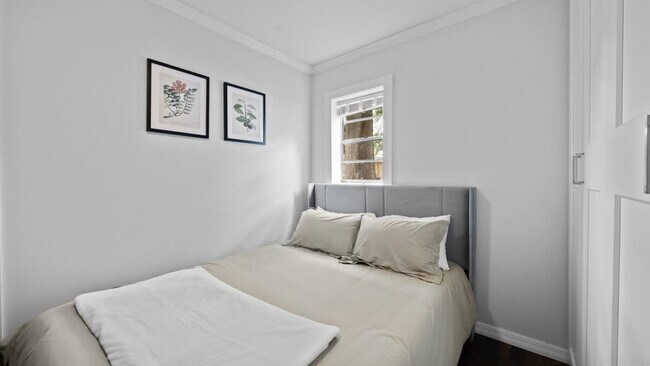 Building Photo - 720 1/2 West Woodlawn Avenue-SI ID1271928P