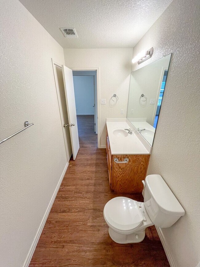 Building Photo - 1517 Justin Lp