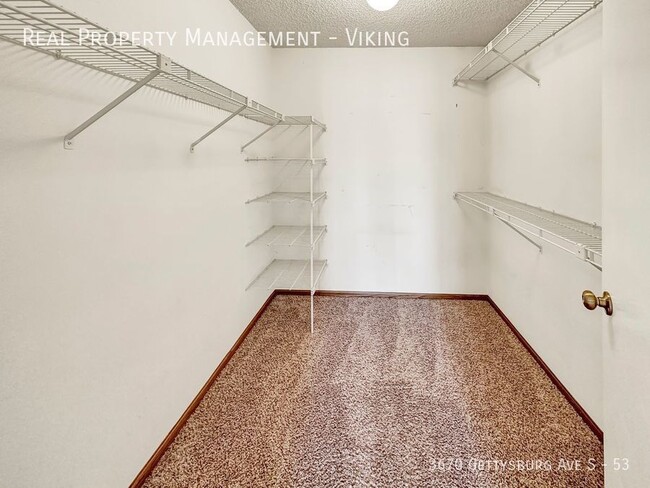 Building Photo - Renovated 2 Bed 1.5 Bath 1 Car Garage! - D...