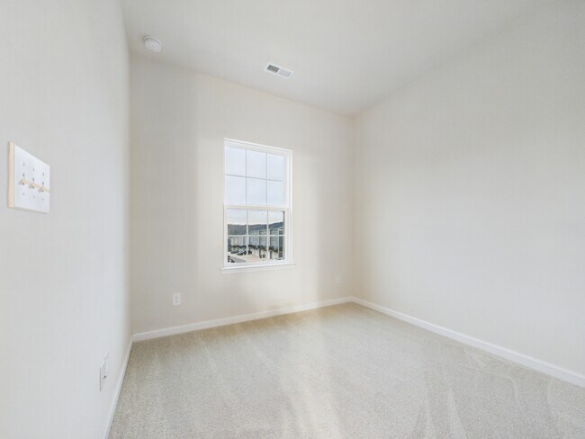 Building Photo - 2108 Trout Lily Ln