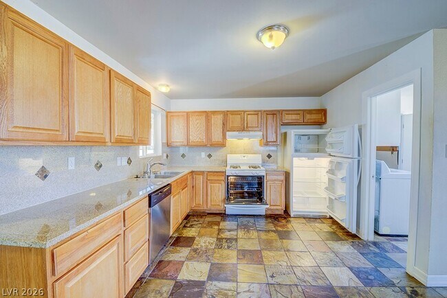 Building Photo - 3990 E Syracuse Dr