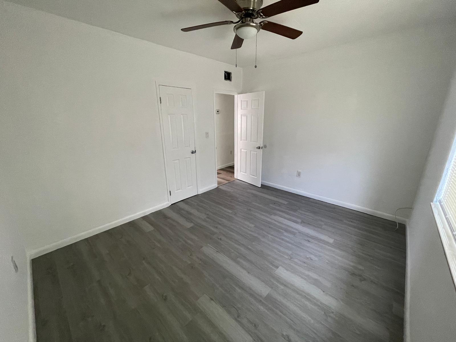 Building Photo - 11301 Peachtree Dr
