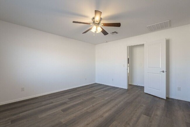 Building Photo - 1536 E Demain Dr