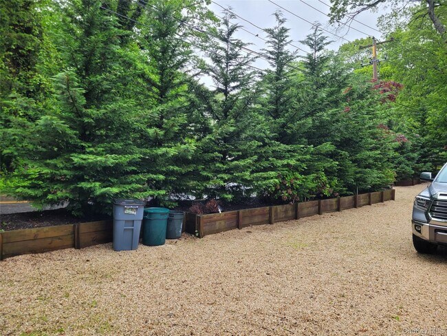 Building Photo - 31 Apricot Rd