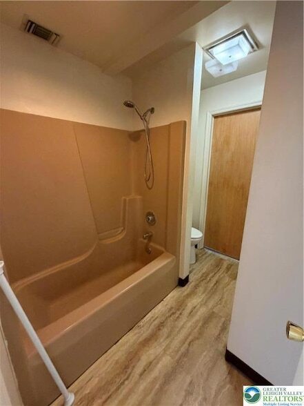 Building Photo - 100 W Main St