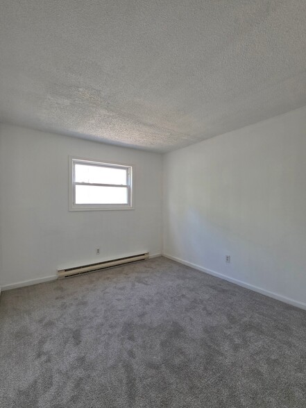 Building Photo - 362 Somerset Dr