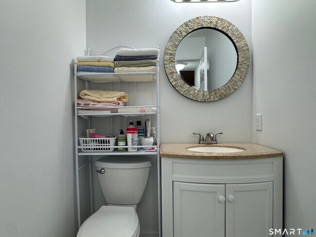 Building Photo - 22 Radio Pl