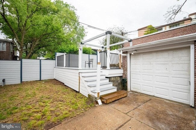 Building Photo - 1406 Lovering Ave