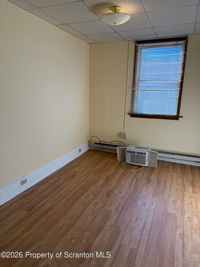 Building Photo - 709 Main St