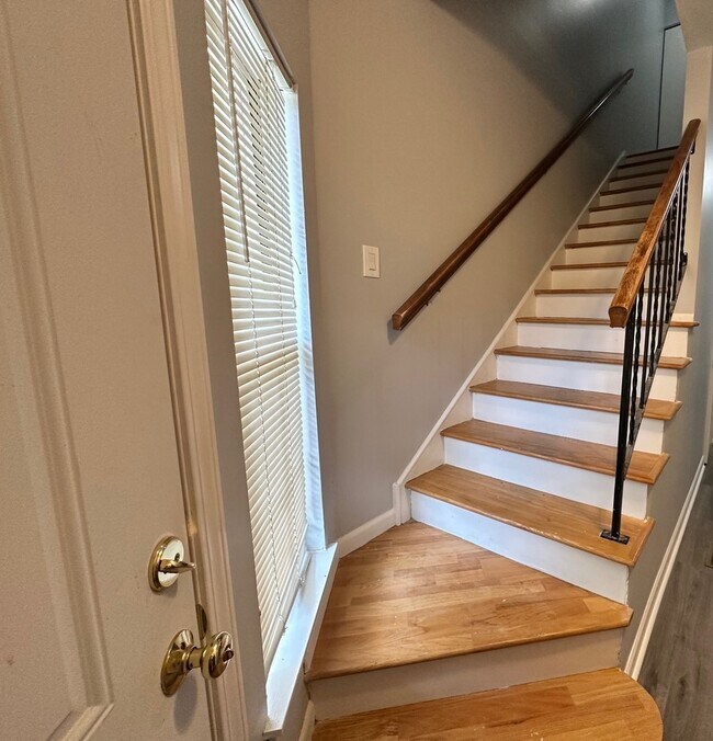 Building Photo - 1122 Regency Dr