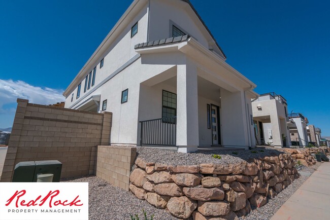 Building Photo - Beautiful 4 bedrooms & 2.5 bathrooms Townh...