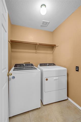 Building Photo - 6911 Thunderbird Dr