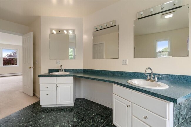 Building Photo - 43 Blue Grass Drive
