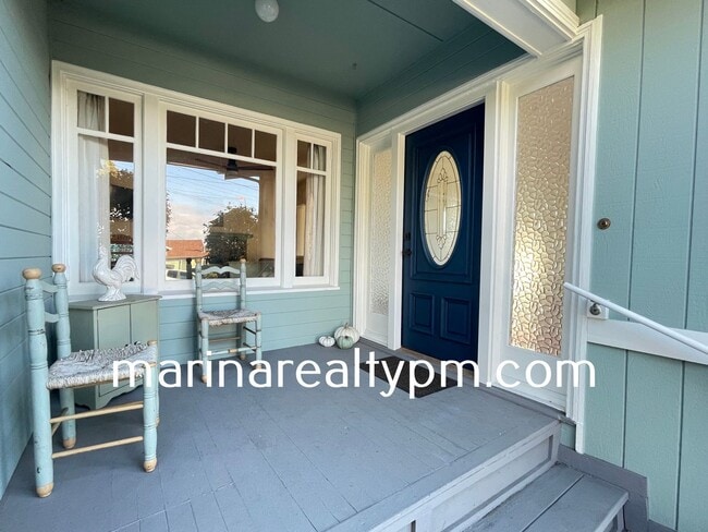 Building Photo - Welcome to this stunning 3 Bedroom 2 Bath ...