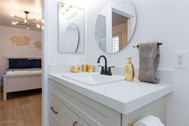 Building Photo - 9762 Silver Dusk Ct